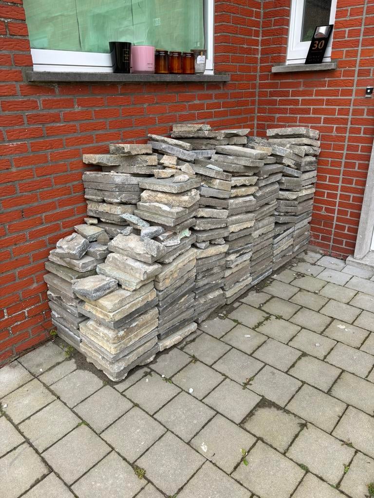Dalstenen moeten wel afgekuist worden.GRATIS, Tuin en Terras, Tegels en Klinkers, Ophalen, Zo goed als nieuw
