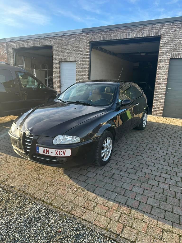 Alfa Romeo 147 essence a vendre, Autos, Cuir, Ordinateur de bord, Boîte manuelle, Particulier