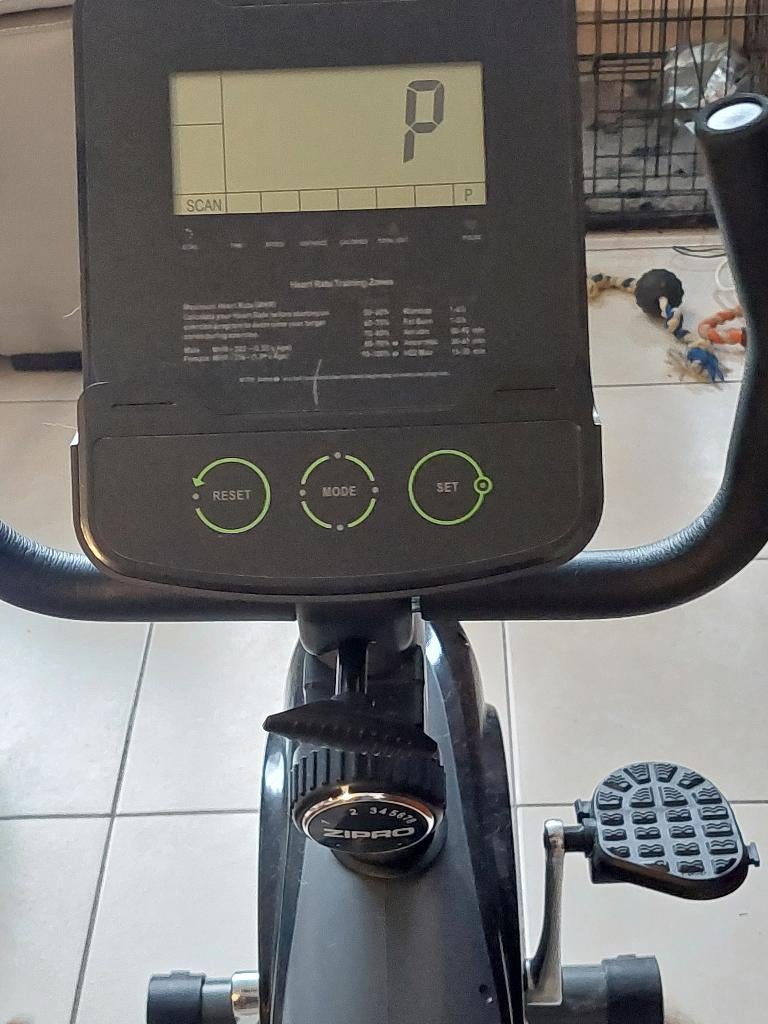 Hometrainer met stoel, Sport en Fitness, Fitnessapparatuur, Zo goed als nieuw, Hometrainer, Benen, Buik, Overige materialen, Ophalen