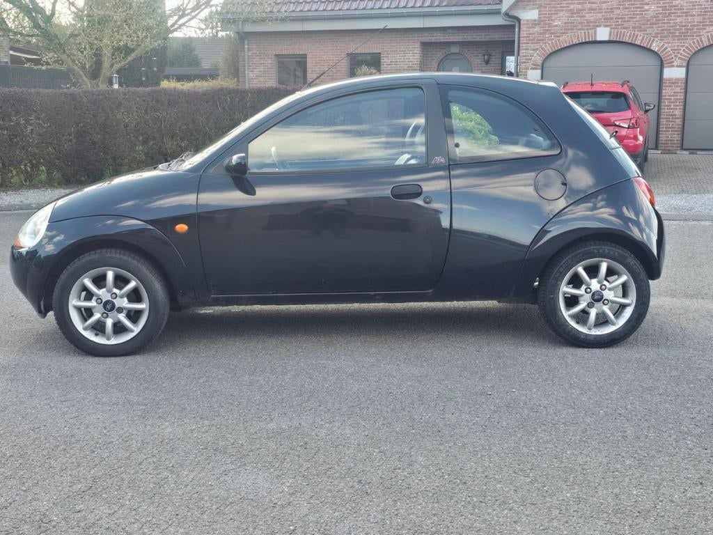 Ka 1.3i Ambiente 'Pack Hedgren' Intérieur Cuir et Alcantara, Auto's, Ford, Particulier, Ka, ABS, Airbags, Airconditioning, Centrale vergrendeling