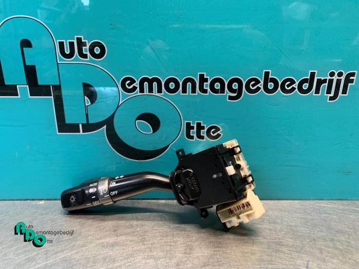 Richtingaanwijzer Schakelaar van een Lexus IS 200 (IS 200 99, Auto-onderdelen, Dashboard en Schakelaars, Lexus, Gebruikt, 3 maanden garantie