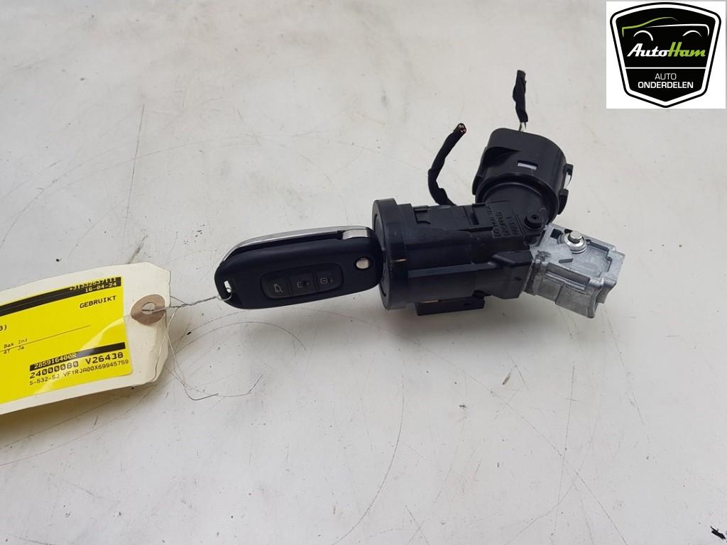 CONTACTSLOT + SLEUTEL Renault Clio V (RJAB) (01-2019/-), Dhr. J. Ham, Gebruikt, Renault, Administratie@autoham.nl