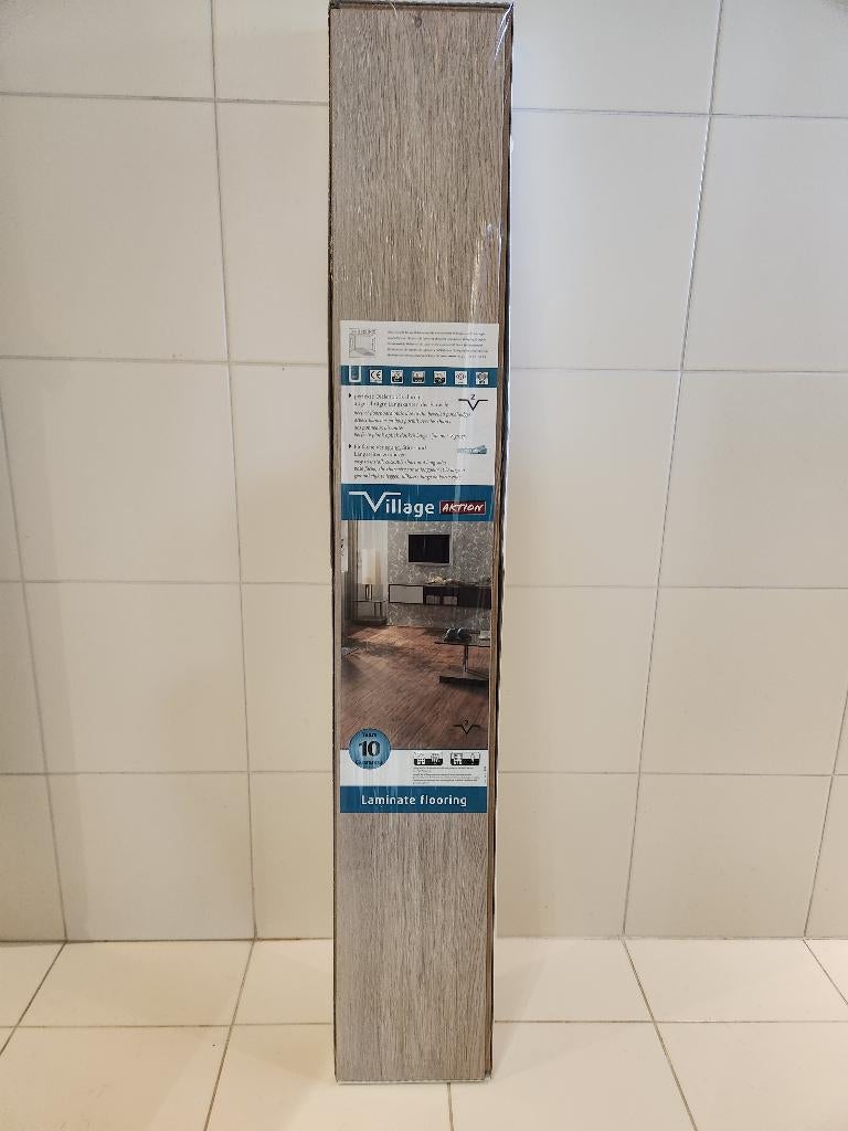 Parquet stratifié chêne clair cliquable super qualité 28,5m², Huis en Inrichting, Stoffering | Vloerbedekking, Chêne clair, Nieuw