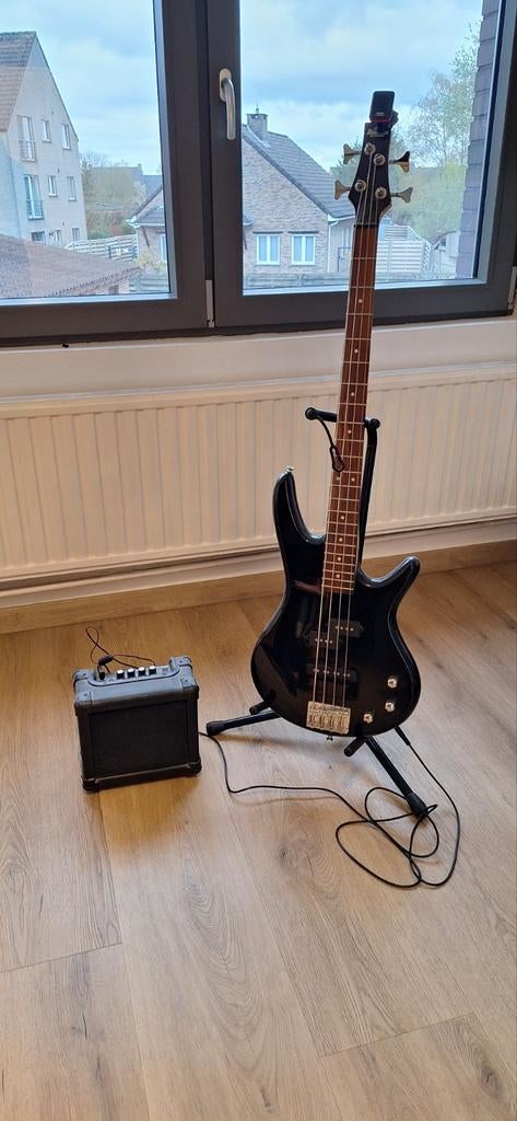 Ibanez basgitaar met versterker, Musique & Instruments, Instruments à corde | Guitares | Basses, Enlèvement