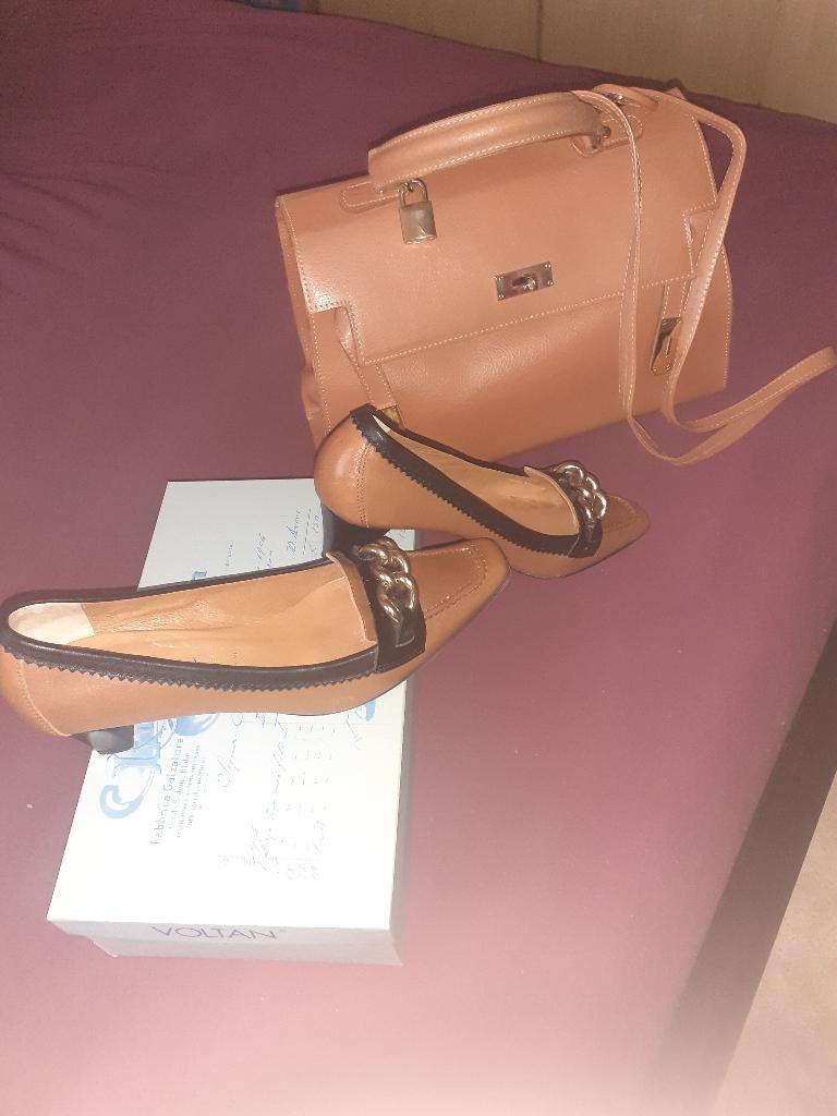 Chaussures VOLTAN pour femmes + sac à main assorti, Vêtements | Femmes, Chaussures, Autres couleurs, Escarpins, Voltan, Comme neuf