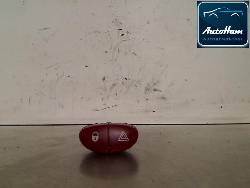 COMMUTATEUR DE FEUX DE DETRESSE Peugeot 206 CC (2D), Autos : Pièces & Accessoires, Tableau de bord & Interrupteurs, Peugeot, Utilisé