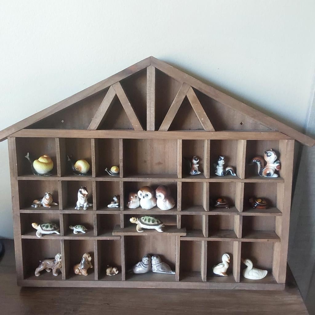 Mooi houten  rekje met kleine beeldjes, dieren, Ophalen of Verzenden