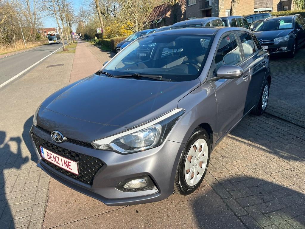 Hyundai i20 1.2i / 150.518 km / benzine, Autos, Hyundai, Argent ou Gris, Euro 6, Entreprise, Noir