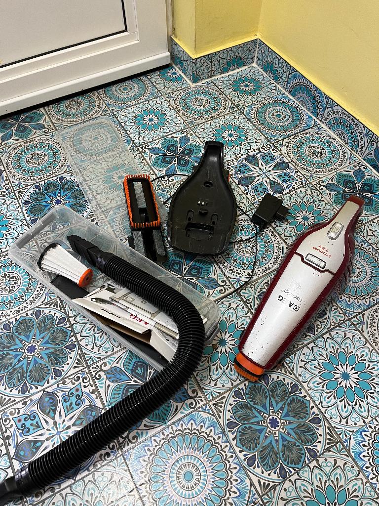 AEG 7.2V li-ion stofzuiger, Elektronische apparatuur, Stofzuigers, Ophalen, Gebruikt, Reservoir, Stofzuiger