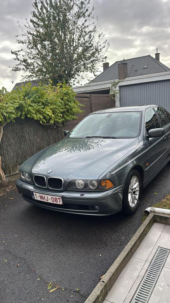 Bmw E39 520i automatique, Autos, BMW, Argent ou Gris, Carnet d'entretien, Noir, 5 portes