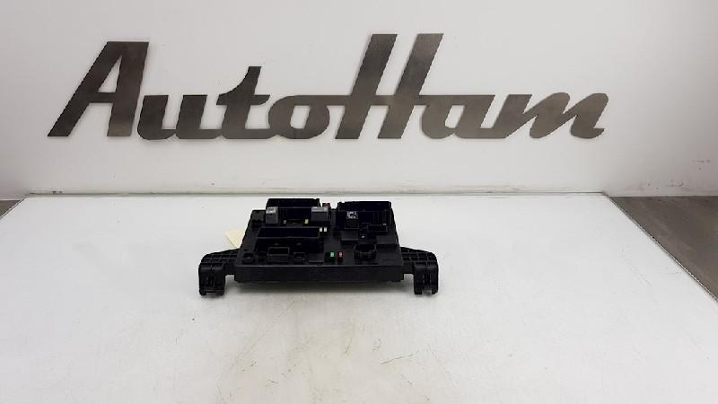 BOITIER FUSIBLES Opel Astra J (PC6 / PD6 / PE6 / PF6), Utilisé, Opel