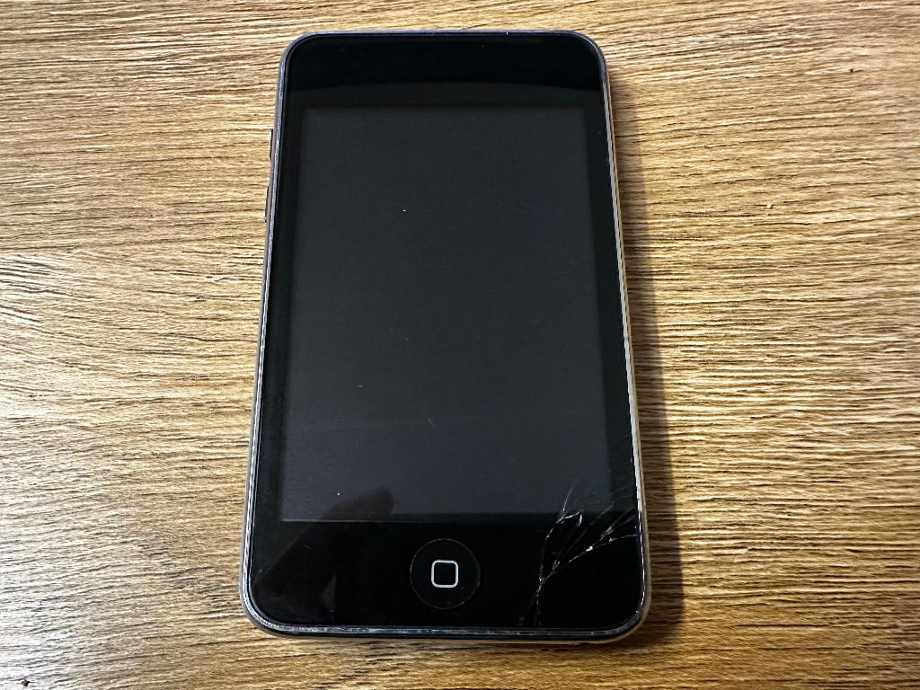 Vintage iPod touch 2nd Gen 8GB, Audio, Tv en Foto, Mp3-spelers | Apple iPod, Gebruikt, Touch, 2 tot 10 GB, Zilver, Ophalen of Verzenden