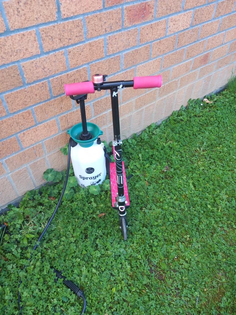 Trotinette evo rose avec sonnette, Enfants & Bébés, Enlèvement, Utilisé, Fille