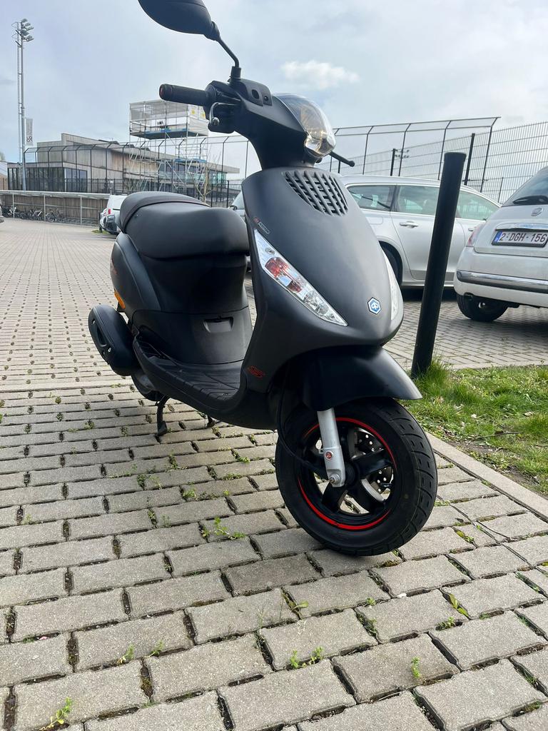 Piaggio zip 2024 a klasse, Fietsen en Brommers, Ophalen, Zip, Klasse A (25 km/u), Zo goed als nieuw