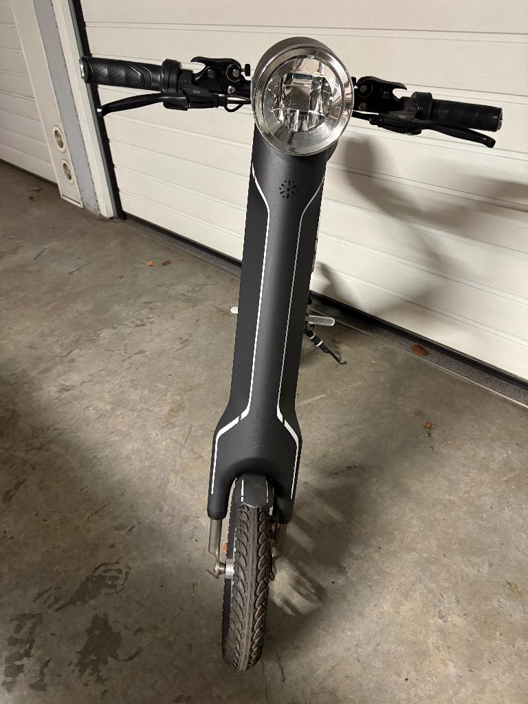 elektrische step met zadel, Fietsen en Brommers, Steps, Ophalen, Zo goed als nieuw, Elektrische step (E-scooter)