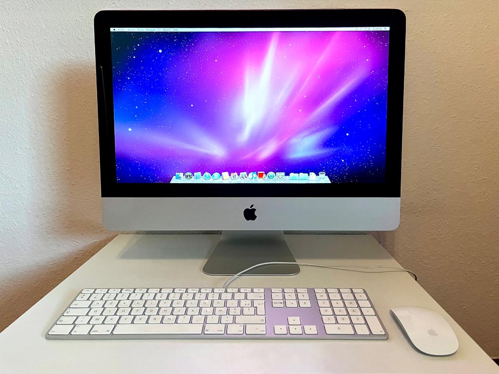 Apple iMac 21,5” + toetsenbord & draadloze muis, Computers en Software, Apple Desktops, Zo goed als nieuw, iMac, 3 tot 4 Ghz, 4 GB