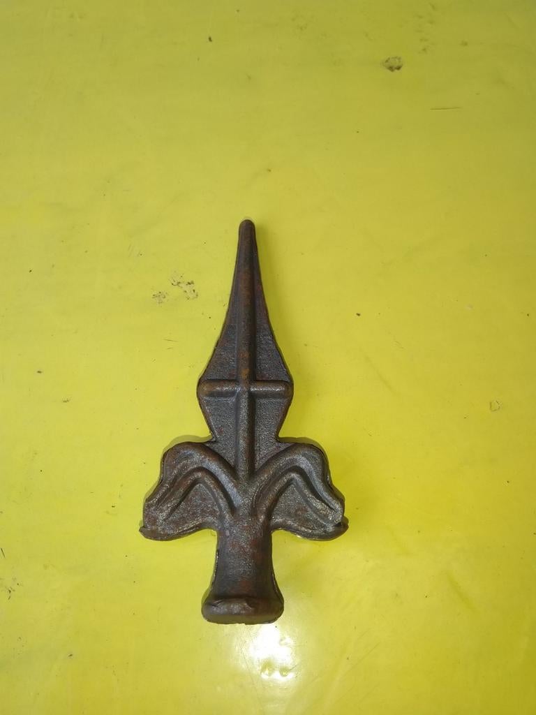 Smeet ijzer hekwerk 33 pinnen 33 met gat 35 zonder gat en 16, Ophalen, Zo goed als nieuw, IJzer