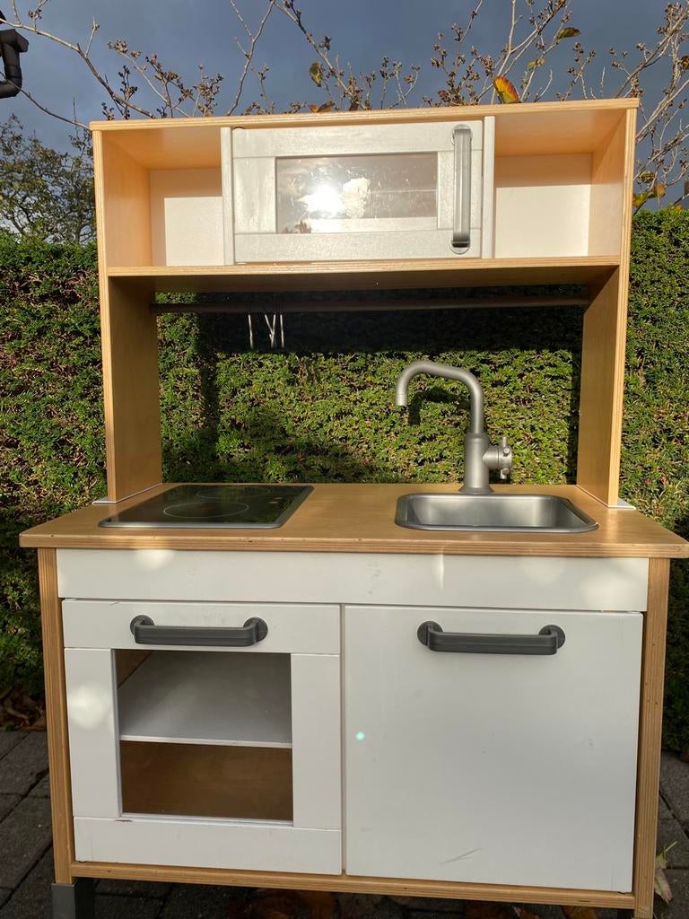 Ikeakeukentje + accesoires (bekers, potjes, borden, …), Ophalen, Gebruikt, Hout, Speelkeuken