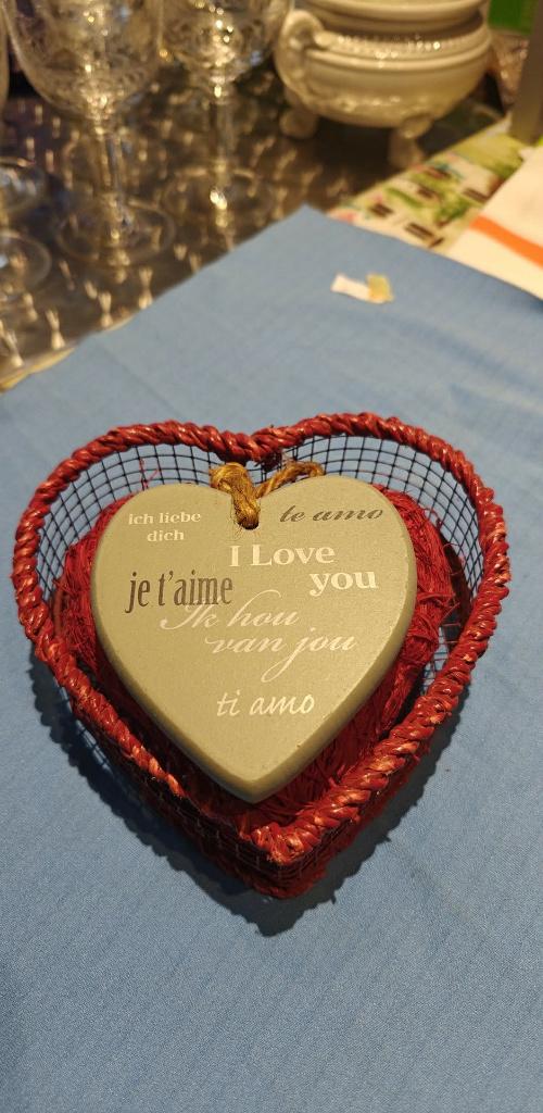 valentijn hartje in hout rood/ grijs  diam 14 cm, Ophalen of Verzenden, Zo goed als nieuw