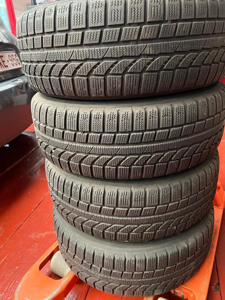 Kit pneu hiver VW POLO 185 60 14 82H, Autos : Pièces & Accessoires, Enlèvement