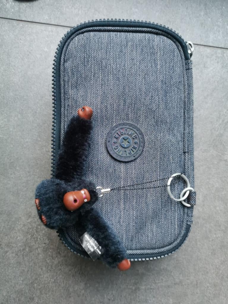 Plumier Kipling 50 Pens Marine Blue, Bijoux, Sacs & Beauté, Sacs | Cartables, Enlèvement ou Envoi, Utilisé