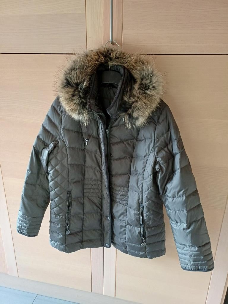 dames donsjas kaki maat 40-42, Kleding | Dames, Jassen | Winter, Gedragen, Maat 38/40 (M), Overige kleuren, Ophalen