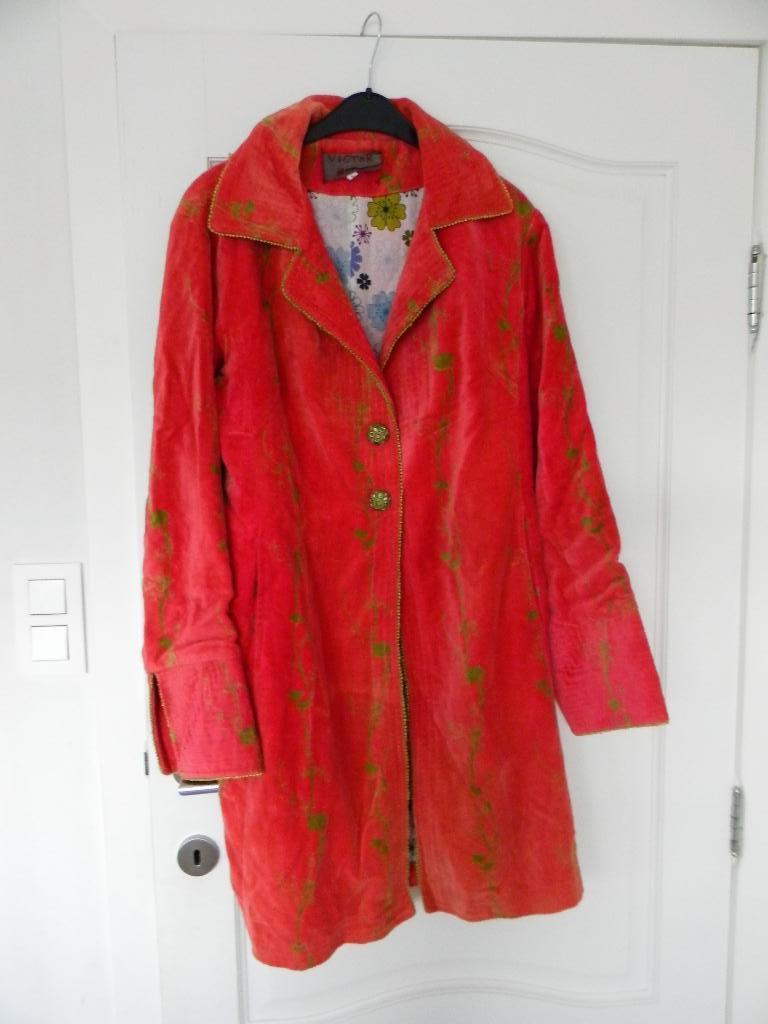 jas carnaval rood, Ophalen, Gedragen