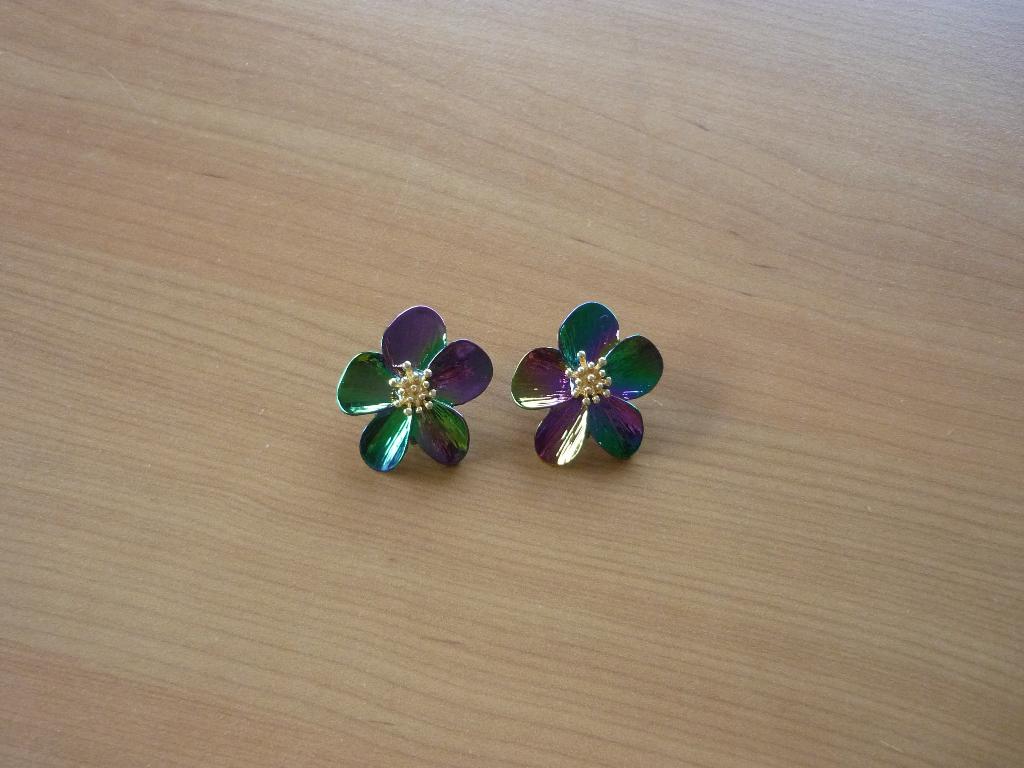 Groen paarse multichrome bloem oorbellen goudkleurig centrum, Handtassen en Accessoires, Oorbellen, Ophalen of Verzenden, Groen