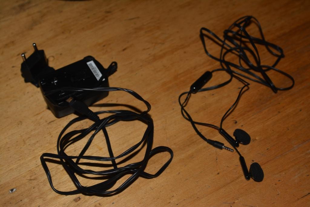 BlackBerry oortelefoonoplader voor Torch box en handleiding, Verzenden, Gebruikt, Blackberry