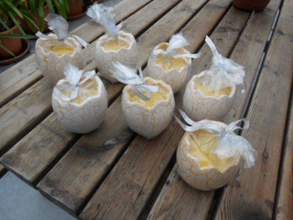 paaskaars in stenen potje Ø8cm en hoogte 8cm, Ophalen of Verzenden