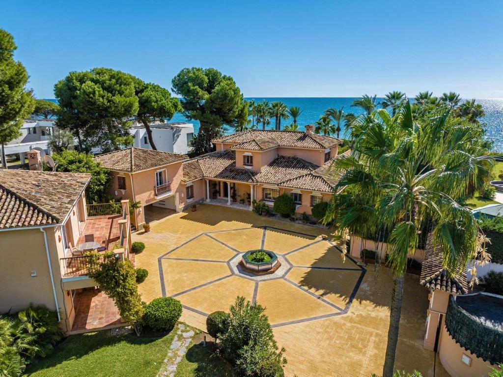 Villa aan de eerste lijn van de zee in Benamara, Spanje, Immo, 735 m², Overige soorten, Spanje