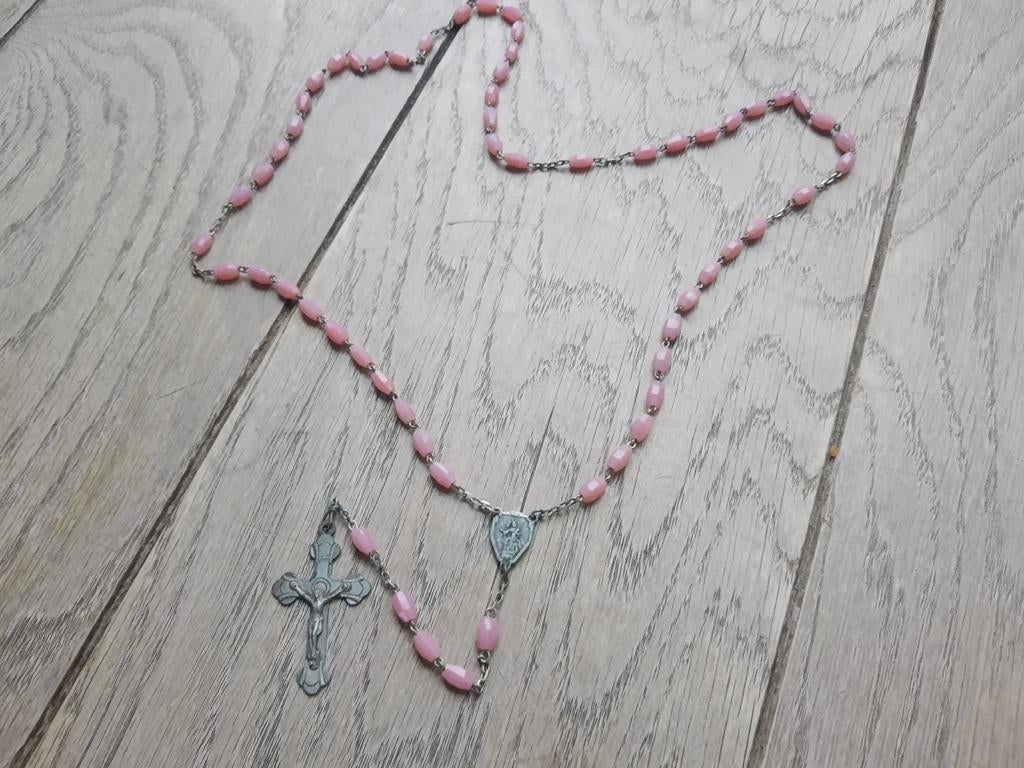 Roze paternoster, Ophalen of Verzenden, Zo goed als nieuw