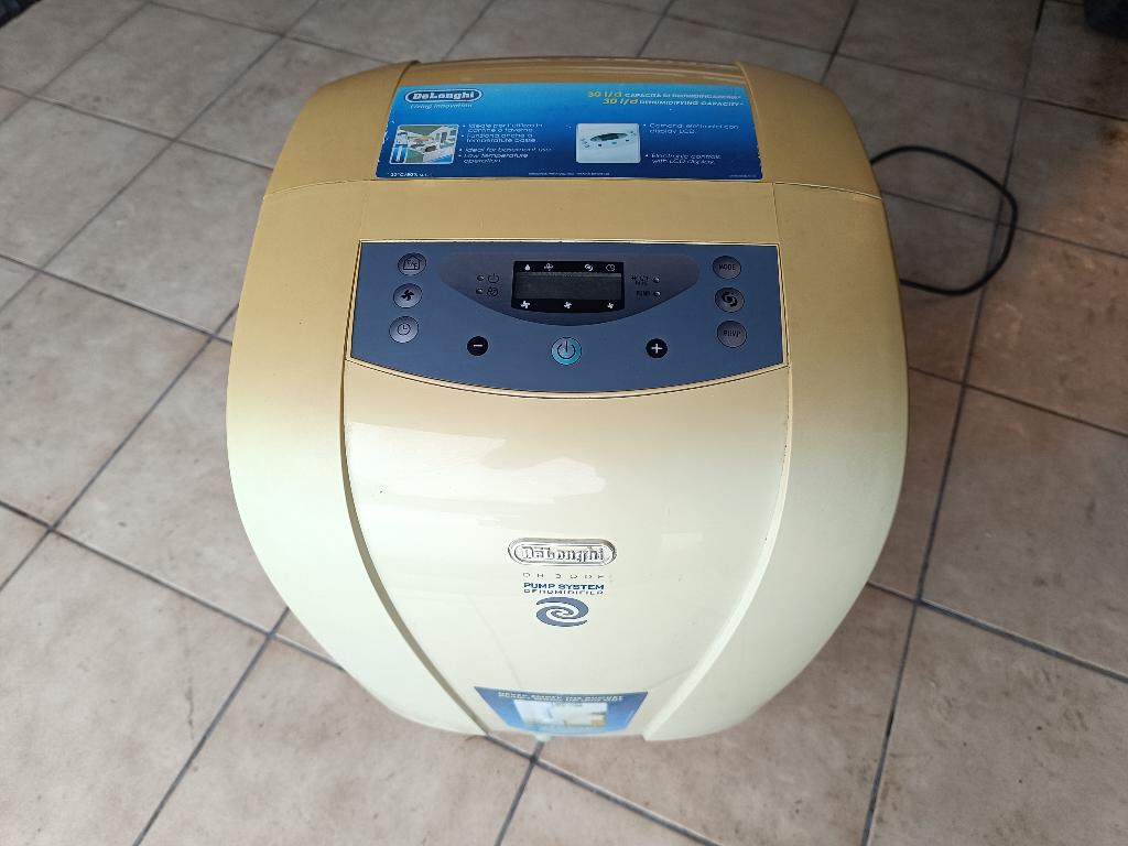 vanaf 1€ Delonghi DH300P luchtontvochtiger 30 liter, Elektronische apparatuur, Luchtbehandelingsapparatuur, Gebruikt, Luchtontvochter