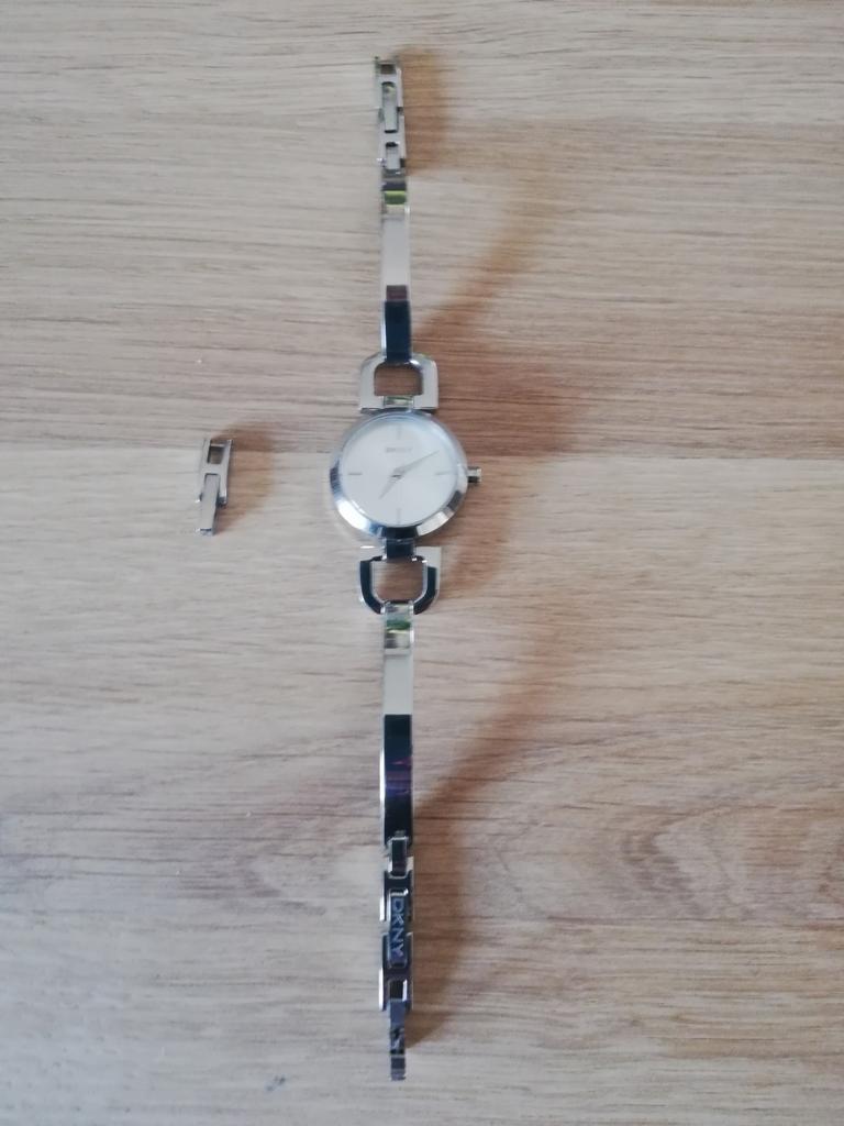 Nieuw prachtig sierlijk dameshorloge van DKNY, Handtassen en Accessoires, Horloges | Dames, Ophalen, DKNY, Polshorloge, Overige materialen