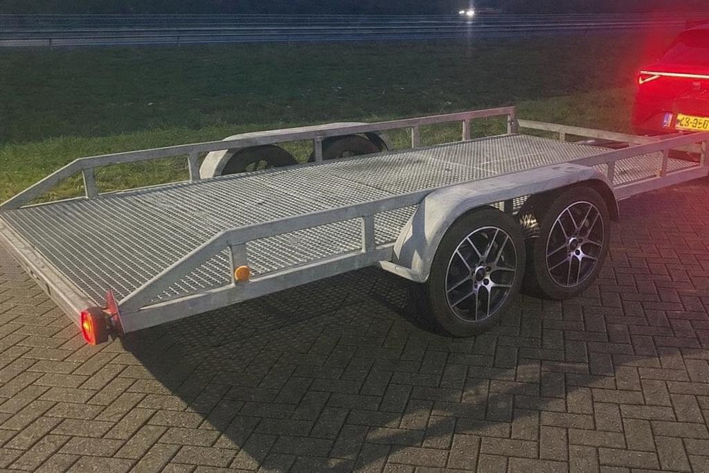 Autoambulance te huur, Enlèvement ou Envoi, Comme neuf