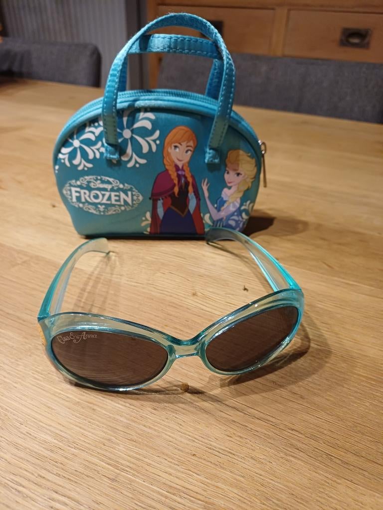 Lunettes de soleil La Reine des neiges avec étui assorti, Enfants & Bébés, Enlèvement
