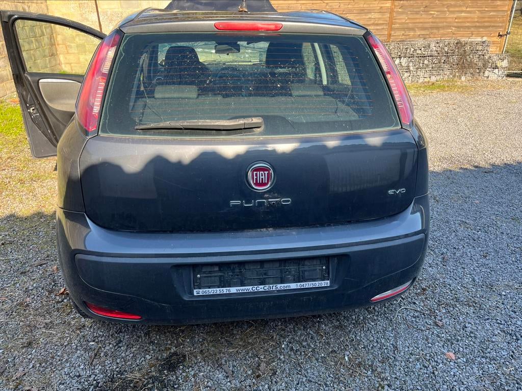 Fiat punto evo tout pièce a vendre tout doit partir, Autos, Euro 5, Achat, Boîte manuelle, 5 portes