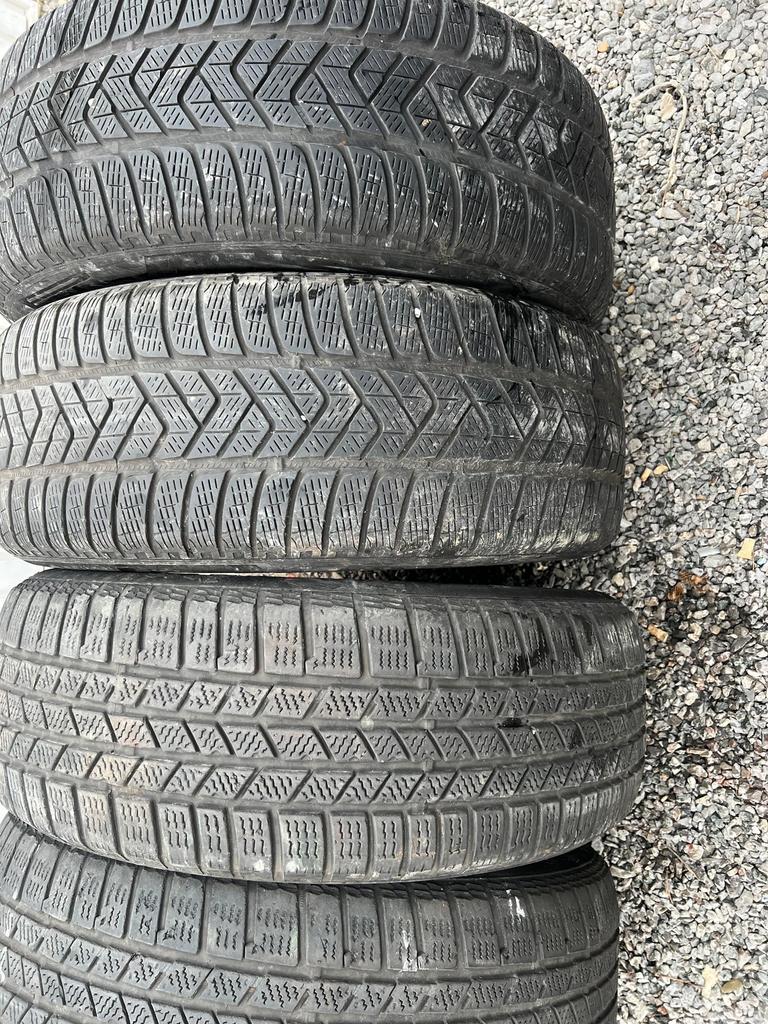 r 19 235/55 Banden Vrachtwagen, Auto-onderdelen, Banden en Velgen, Gebruikt, Vrachtwagen, 235 mm, All Season