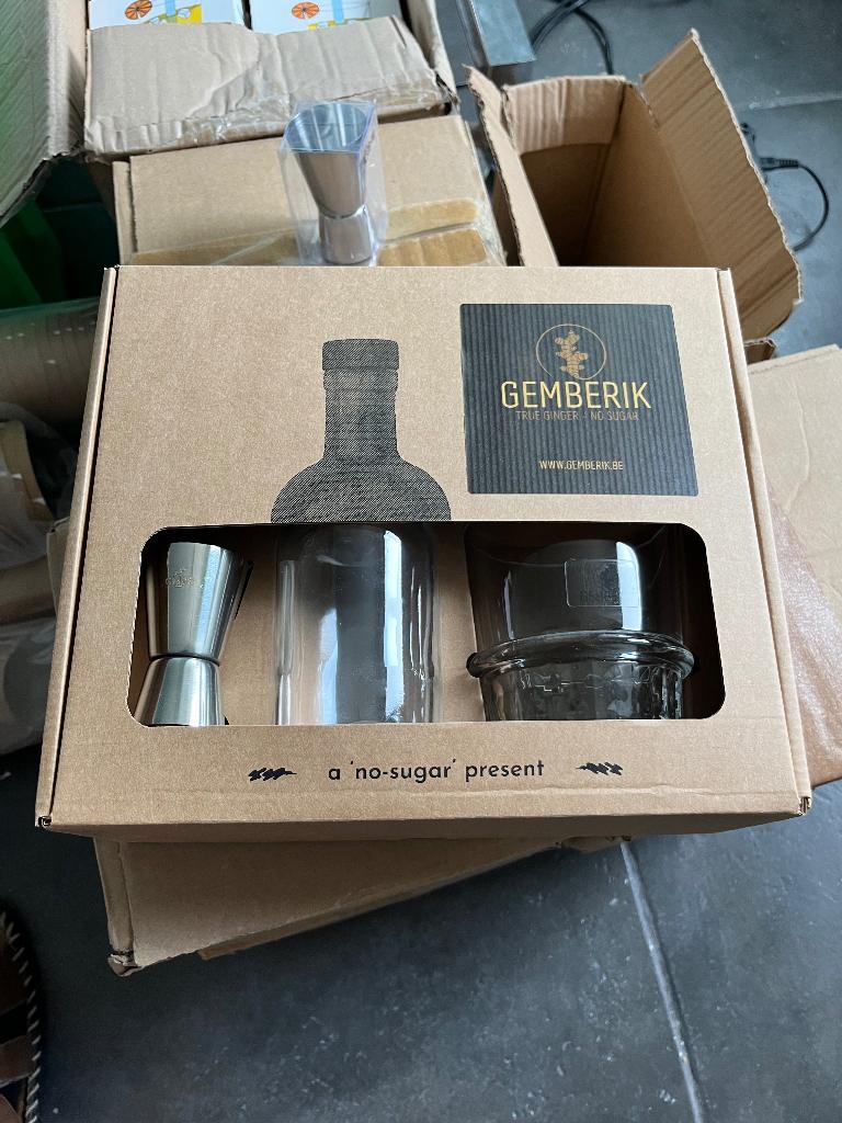 Glazen flessen, kadedozen, maatbekers, glazen.., Collections, Verres & Petits Verres, Enlèvement