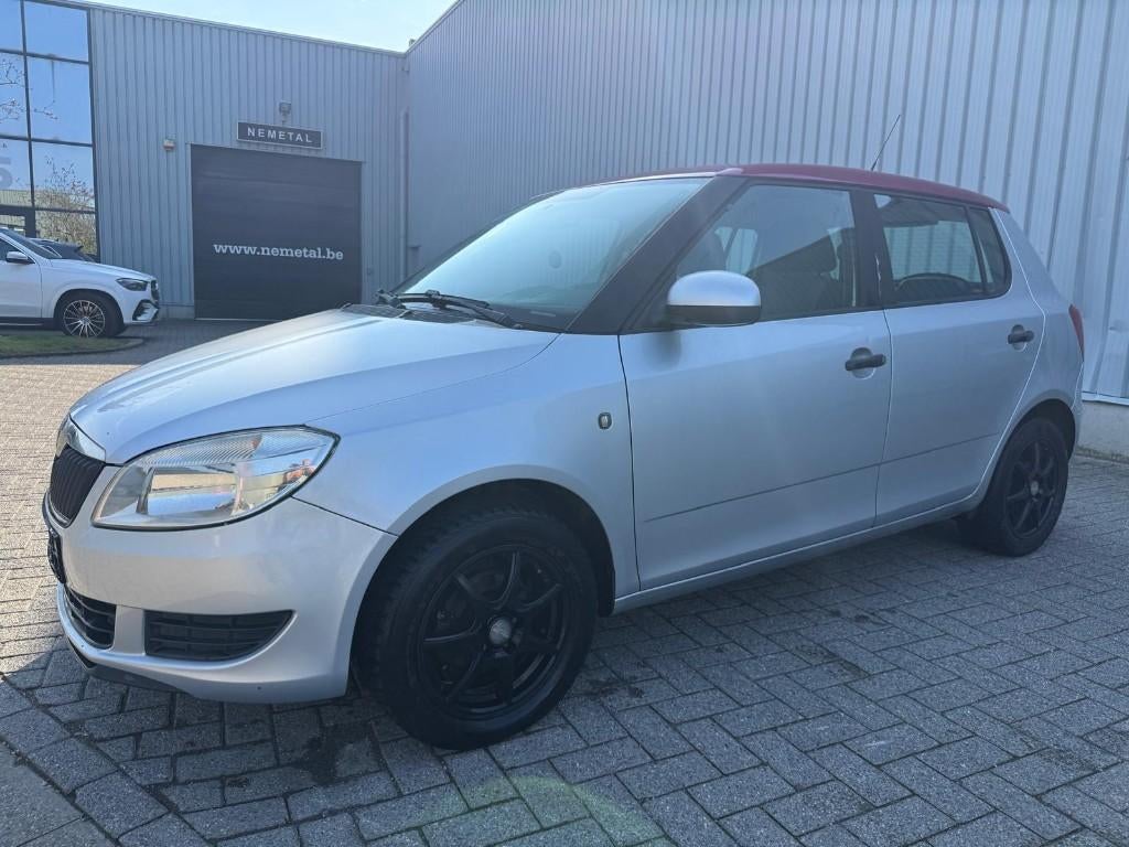 SKODA FABIA 1.2 ESSENCE EN 2010 158000 KM EURO 5, Autos, Skoda, Achat, Entreprise, Boîte manuelle, Ordinateur de bord