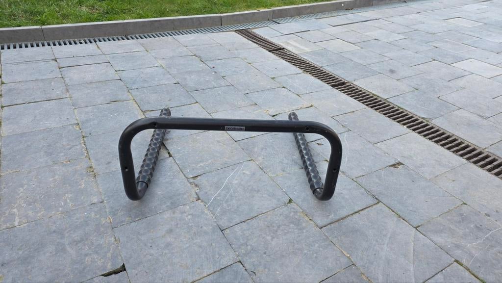 Decathlon muurdrager voor 2 fietsen, Autos : Divers, Porte-vélos, 2 vélos, Comme neuf, Vélo électrique, Enlèvement