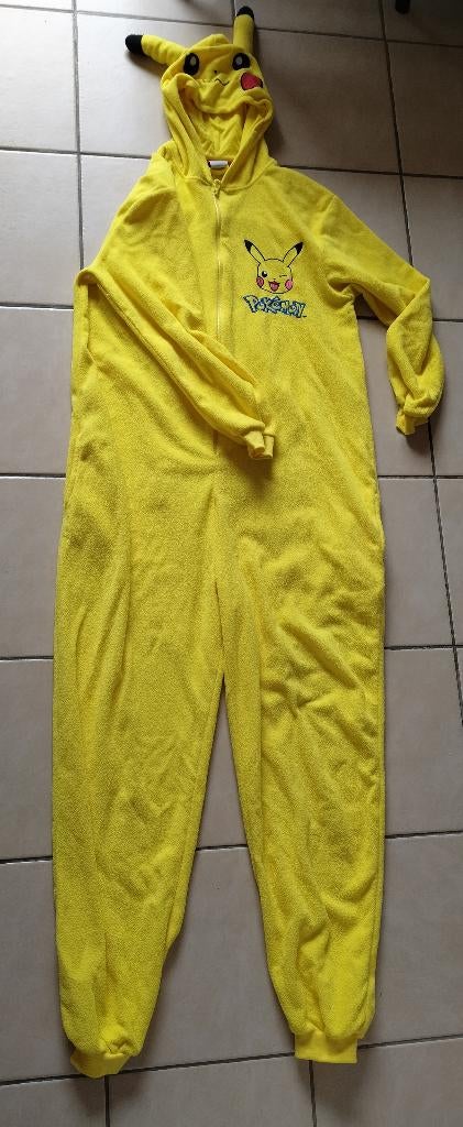 onesie pokemon pikachu maat medium large (dames), Kleding | Dames, Pyjama's, Ophalen of Verzenden, Zo goed als nieuw, Maat 38/40 (M)