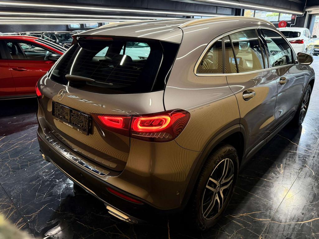 Mercedes-Benz GLA 180 * SPORT * GARANTIE 12 MOIS * 1ER PROP, Auto's, Zwart, 136 pk, Leder, Bedrijf
