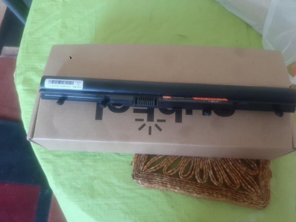 Nieuwe batterij laptop Samsung, Computers en Software, Laptop-opladers, Ophalen