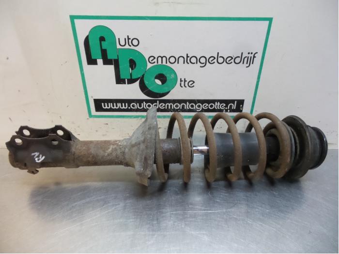 Schokdemperpoot rechts-voor van een Volkswagen Golf (Golf 83, Gebruikt, -, Volkswagen, -