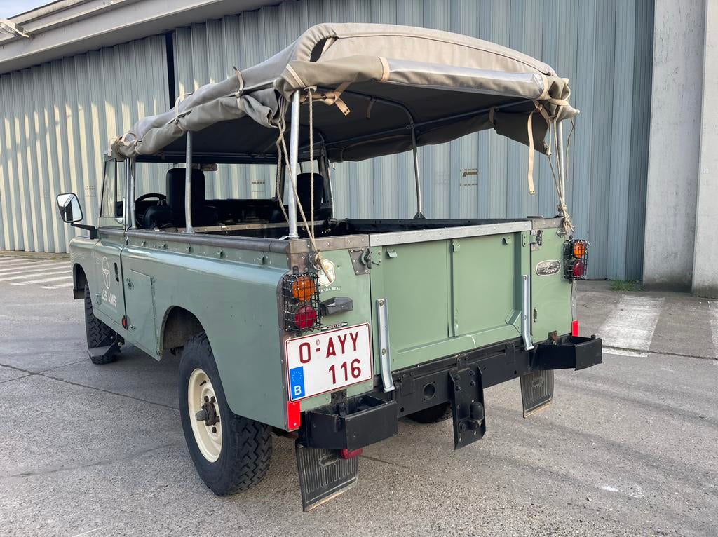 109 LWB 2.2 Pétrole ANCEITRE!!!!!!, Autos, Land Rover, Argent ou Gris, Achat, Entreprise, 2 places