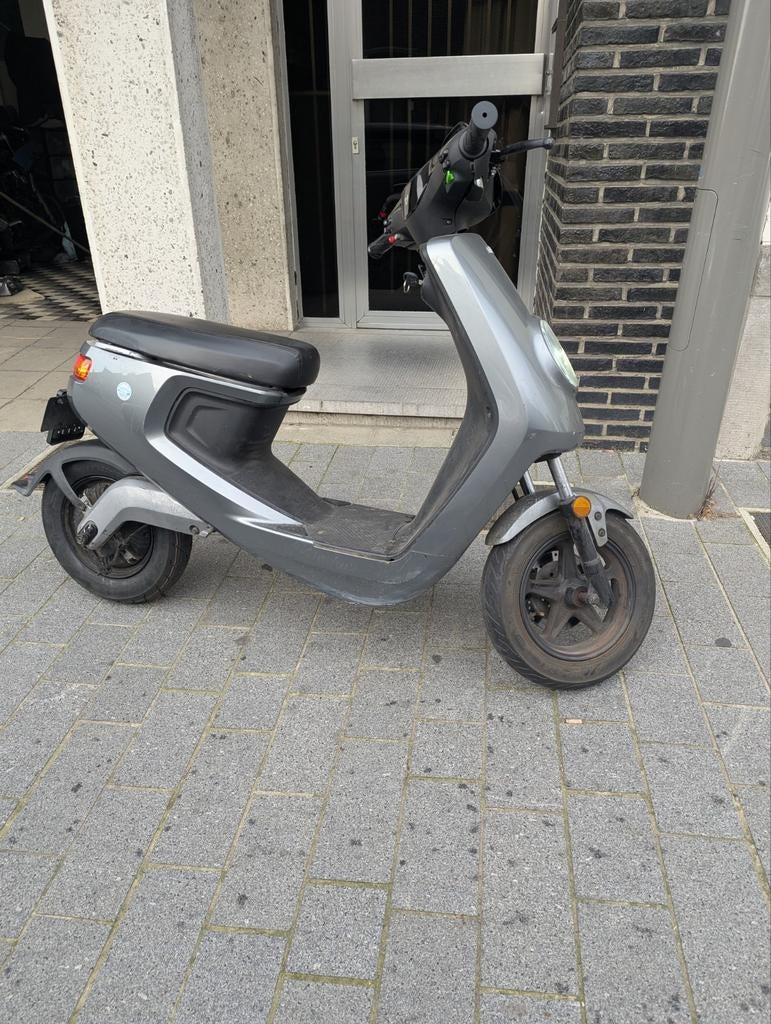 NIU M1 SPORT 45KM/H SCOOTER ÉLECTRIQUE, Vélos & Vélomoteurs, Enlèvement ou Envoi