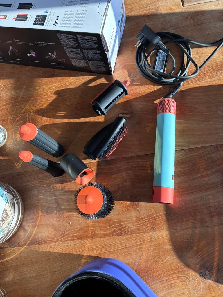 Dyson airwrap id, Bijoux, Sacs & Beauté, Beauté | Soins des cheveux, Enlèvement, Comme neuf