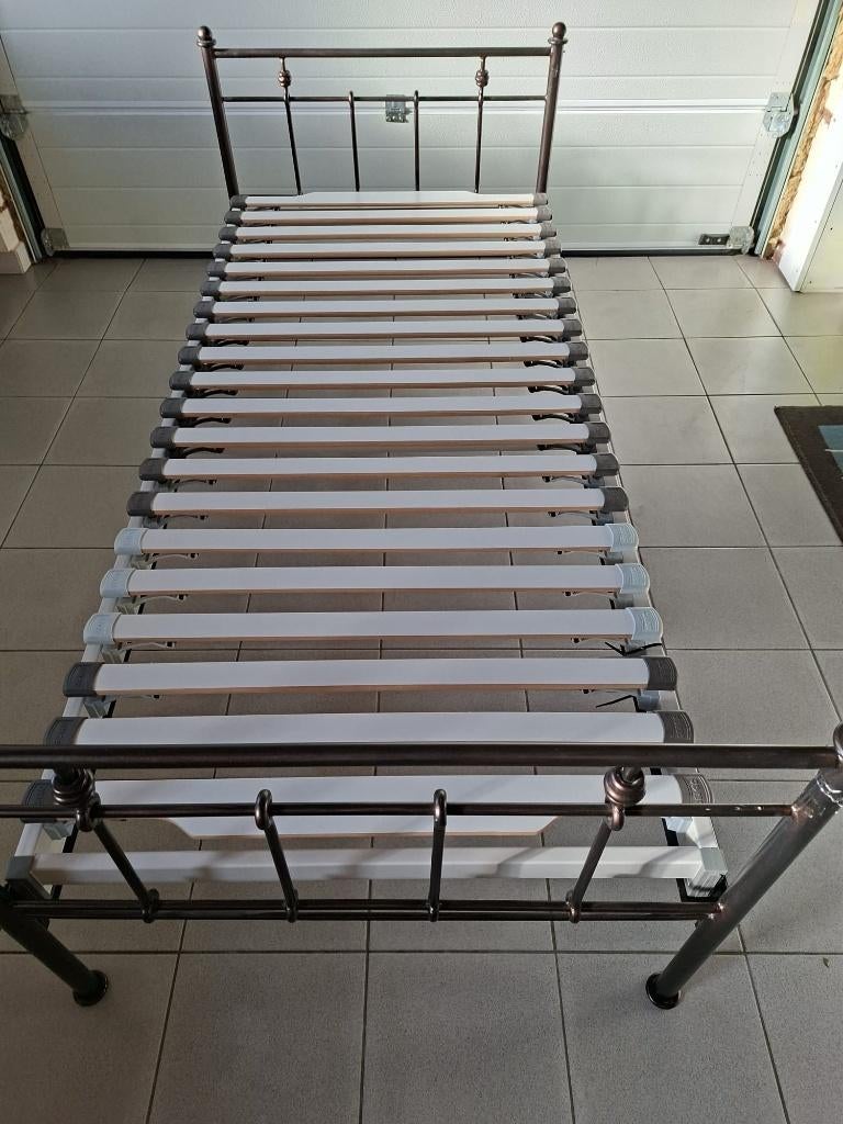 1 persoonsbed + lattenbodem Beka - metaal, retrolook, Enlèvement, Utilisé, Une personne, Sommier