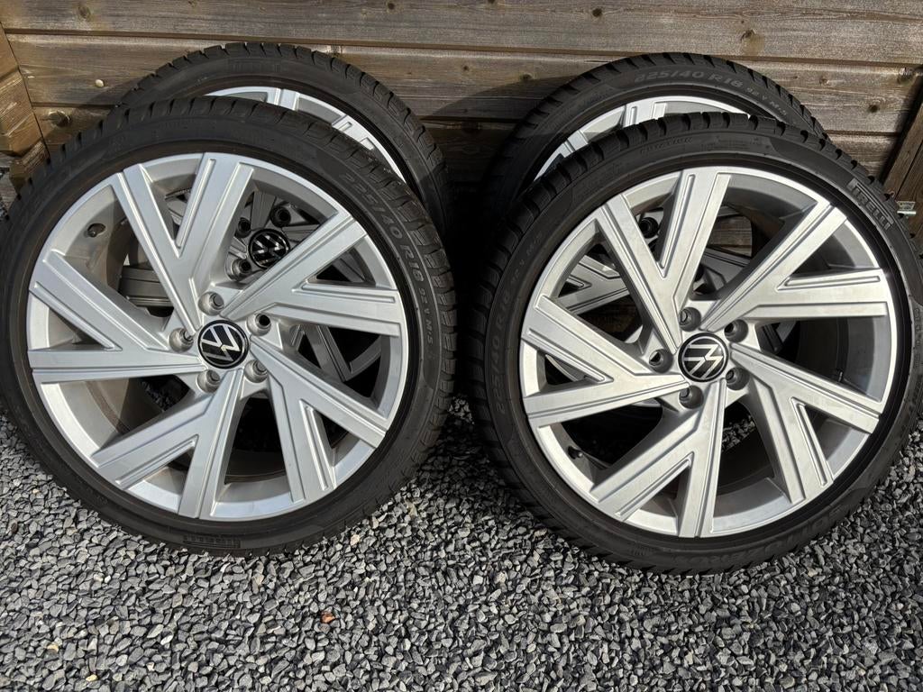 Winterset banden op 18”velgen VW of vag group, Ophalen, Winterbanden, Band(en)